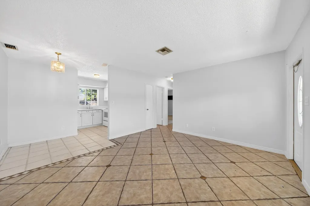 121 NW 56th Court Oakland Park FL 33309