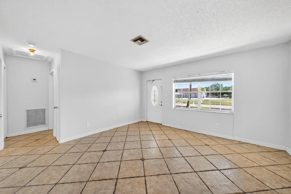 121 NW 56th Court Oakland Park FL 33309