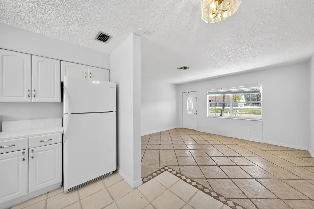 121 NW 56th Court Oakland Park FL 33309
