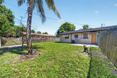 121 NW 56th Court Oakland Park FL 33309