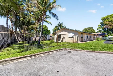 121 NW 56th Court Oakland Park FL 33309