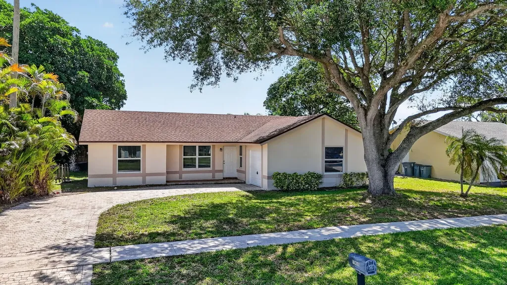 19486 Delaware Circle Boca Raton FL 33434