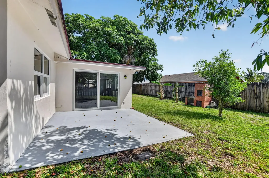 19486 Delaware Circle Boca Raton FL 33434