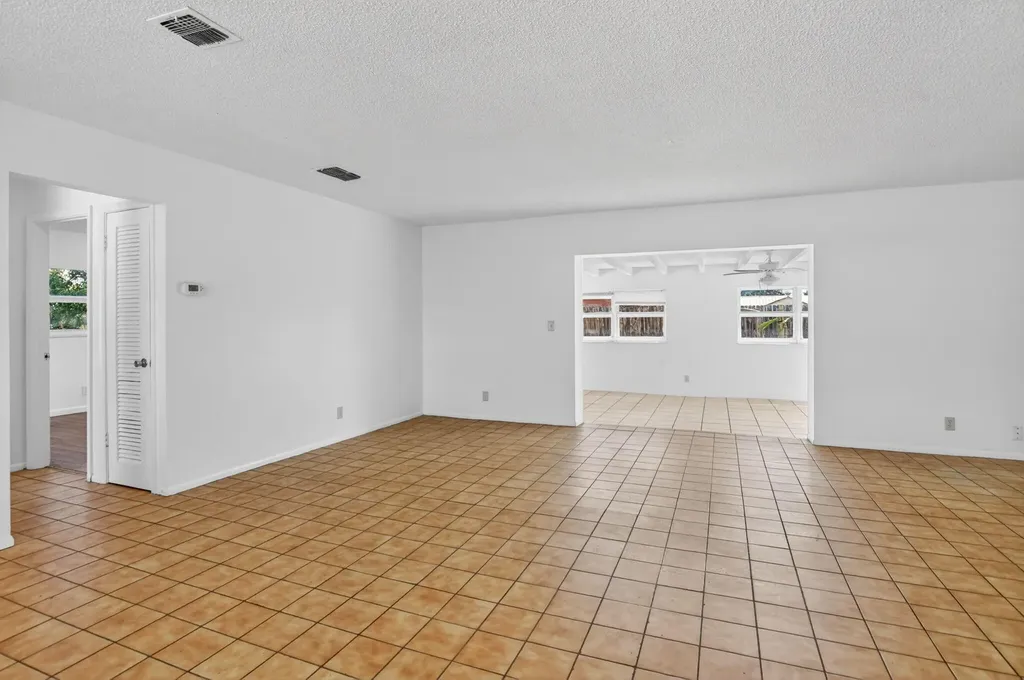 19486 Delaware Circle Boca Raton FL 33434