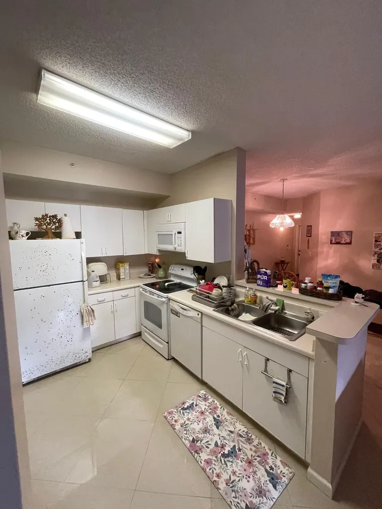 6976 SW 39th Street Davie FL 33314