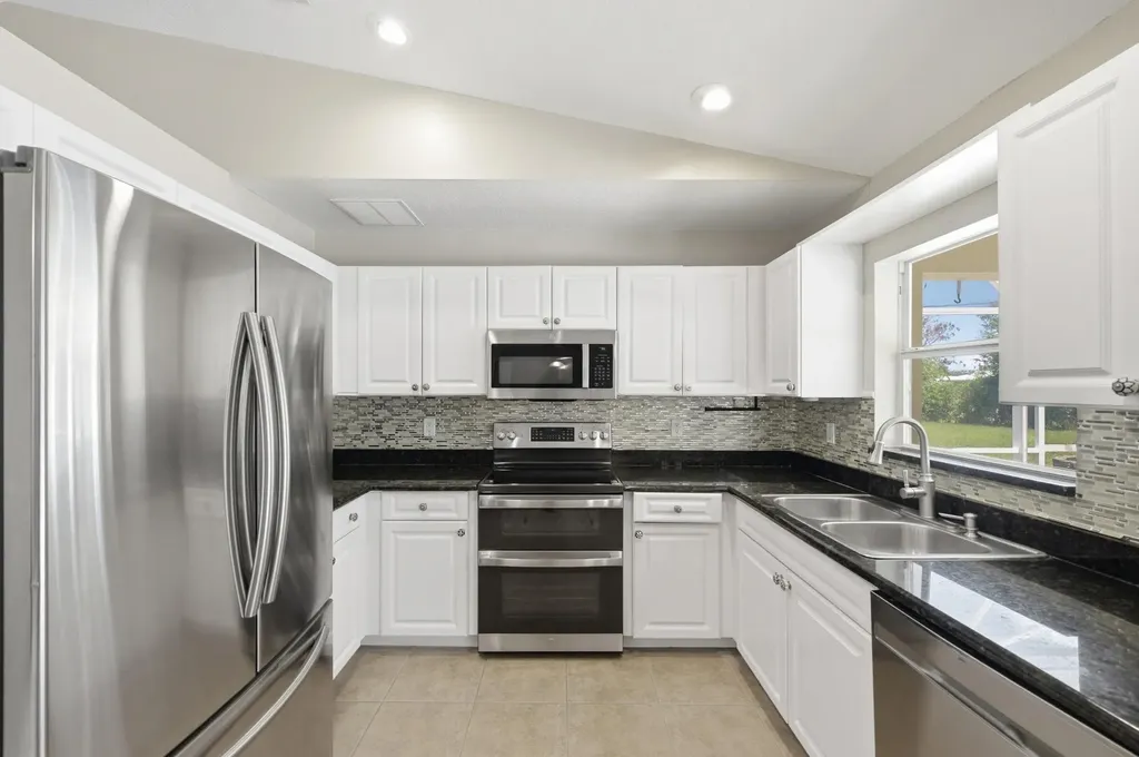 1707 SE Manth Lane Port St Lucie FL 34983