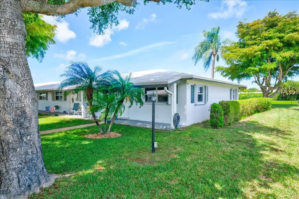 100 Leisure Lake Circle Boynton Beach FL 33426