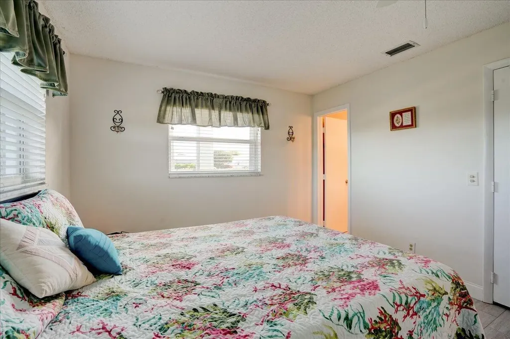 100 Leisure Lake Circle Boynton Beach FL 33426