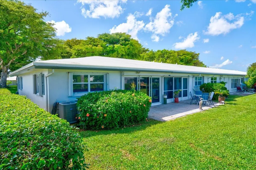 100 Leisure Lake Circle Boynton Beach FL 33426