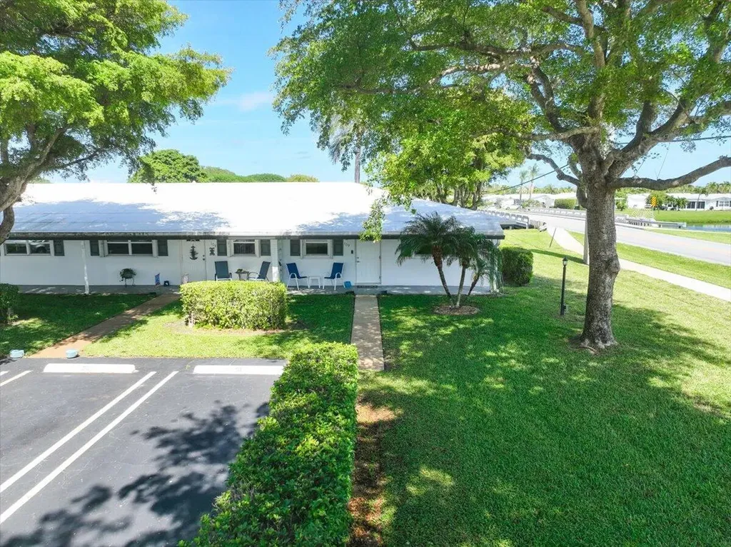 100 Leisure Lake Circle Boynton Beach FL 33426