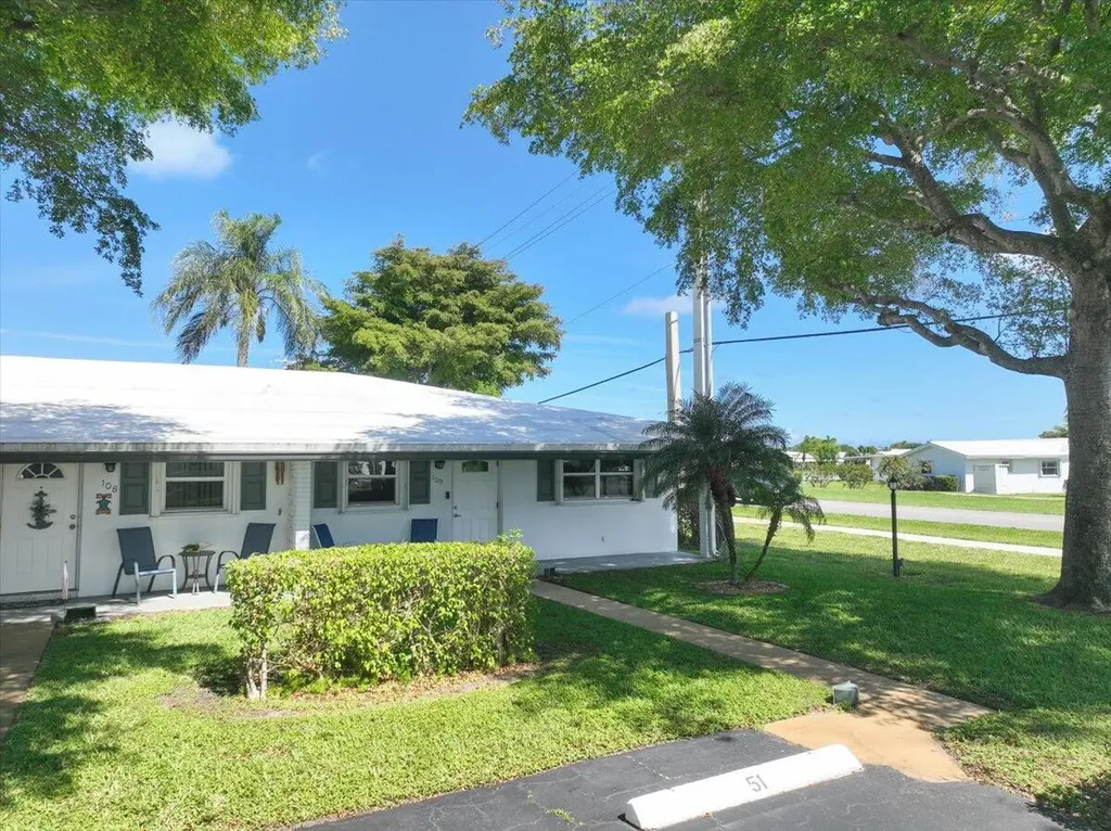 100 Leisure Lake Circle Boynton Beach FL 33426