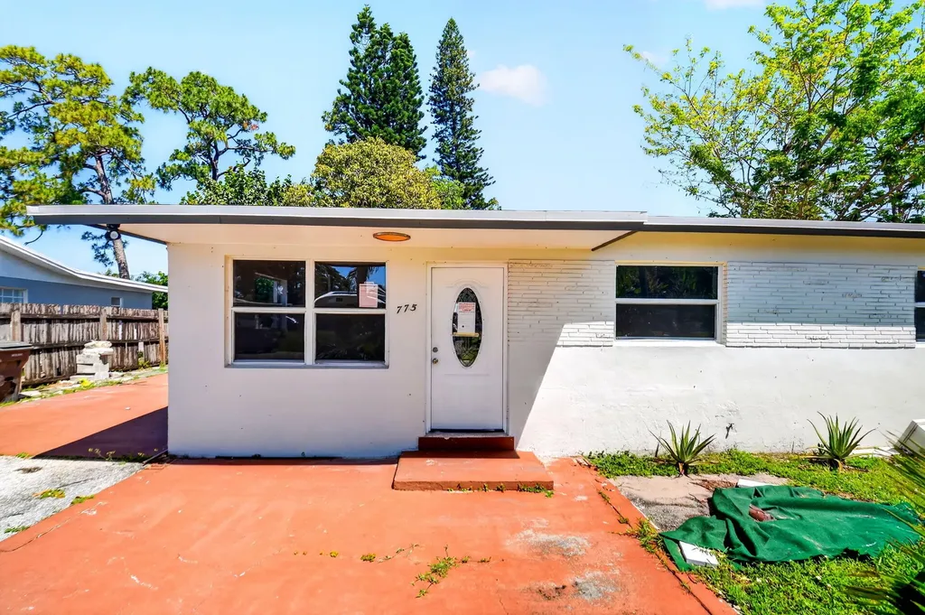 775 Snead Circle West Palm Beach FL 33413