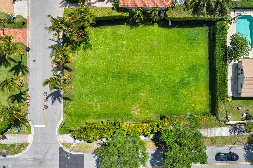 260 E Lakewood Road West Palm Beach FL 33405