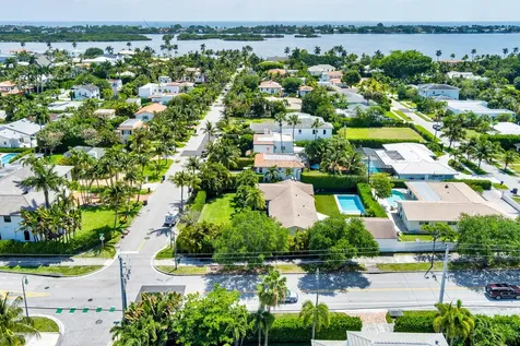 260 E Lakewood Road West Palm Beach FL 33405