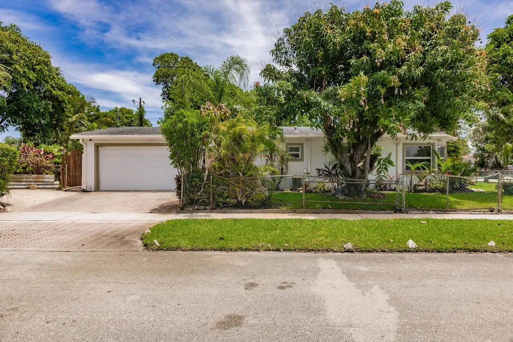 637 Troy Boulevard West Palm Beach FL 33409
