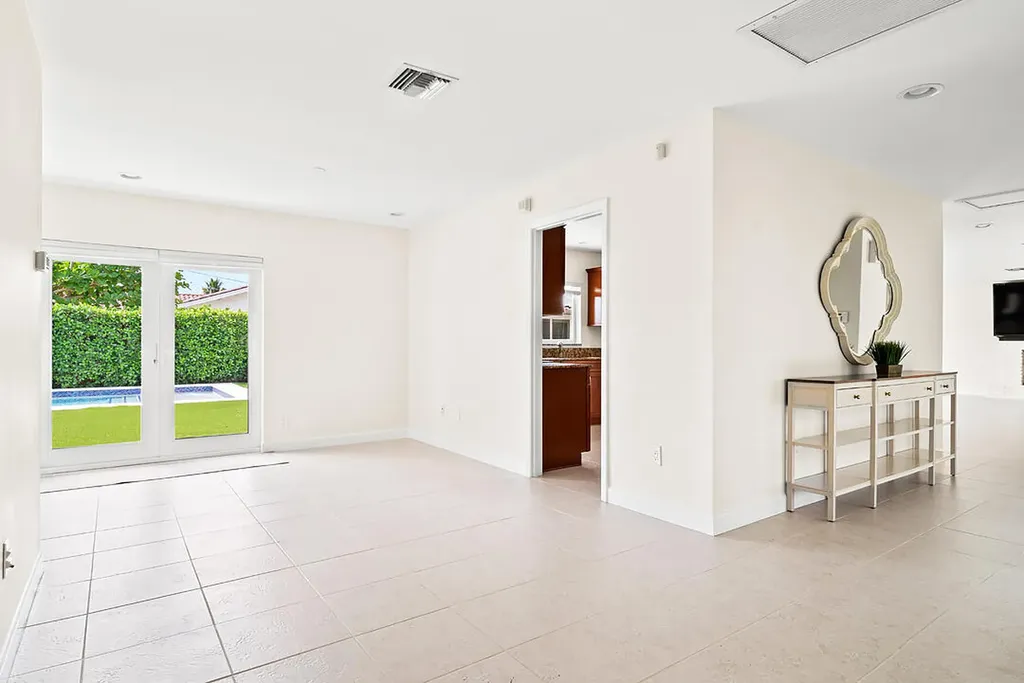 260 E Lakewood Road West Palm Beach FL 33405