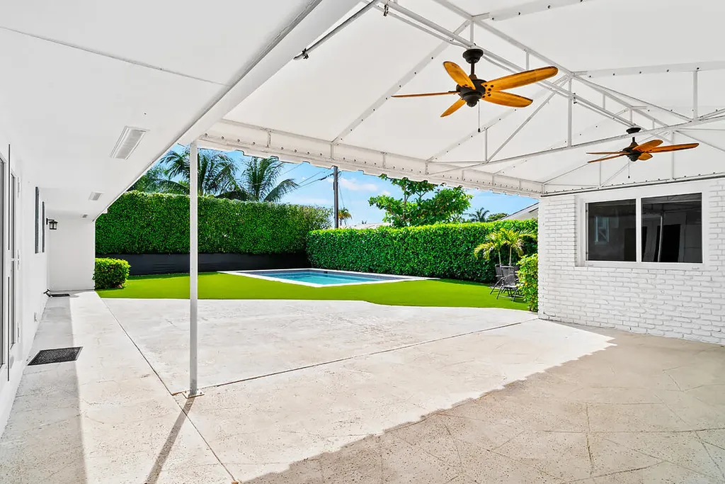 260 E Lakewood Road West Palm Beach FL 33405