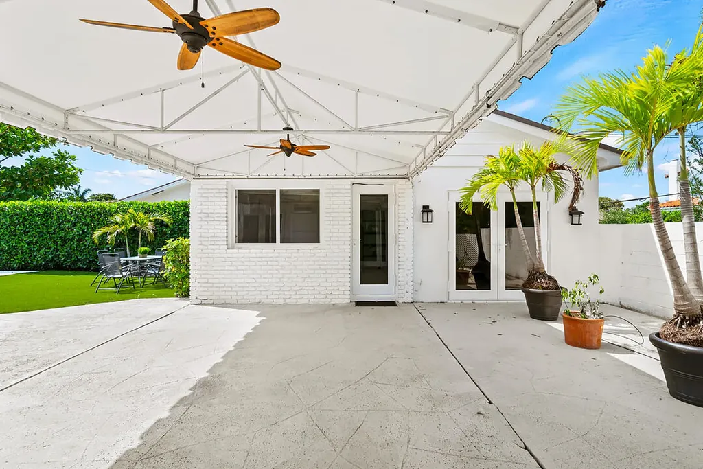 260 E Lakewood Road West Palm Beach FL 33405