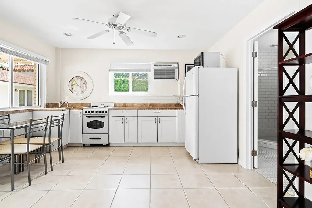 260 E Lakewood Road West Palm Beach FL 33405