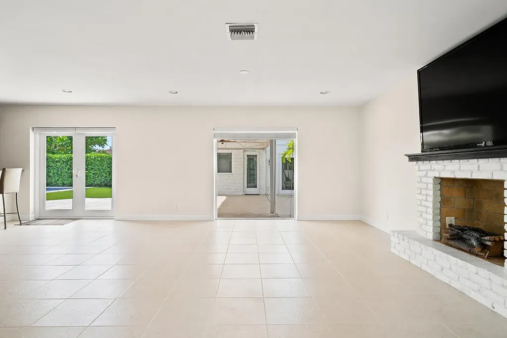 260 E Lakewood Road West Palm Beach FL 33405