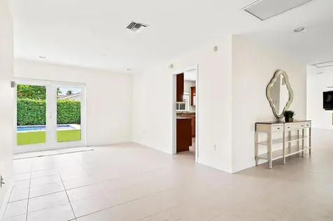 260 E Lakewood Road West Palm Beach FL 33405