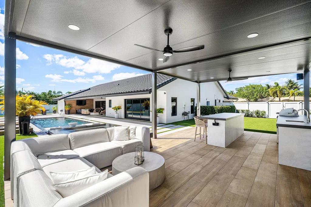 926 SW 35th Court Boynton Beach FL 33435