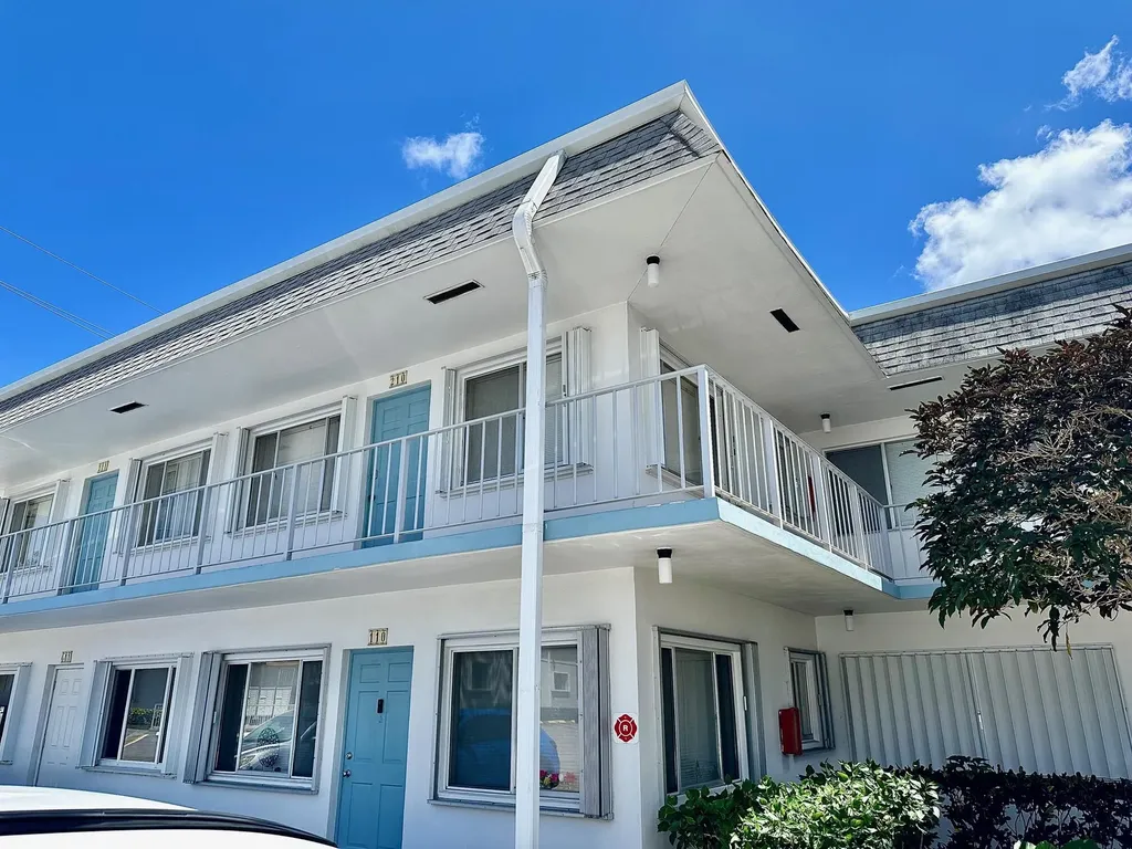 2880 Lake Osborne Drive Lake Worth Beach FL 33461