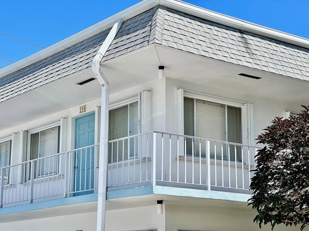 2880 Lake Osborne Drive Lake Worth Beach FL 33461