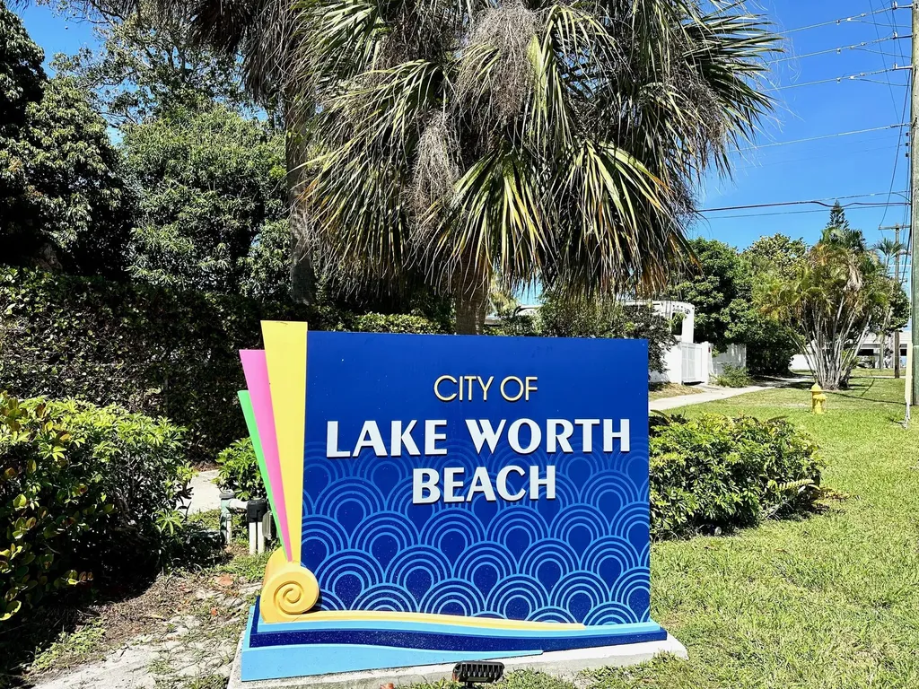 2880 Lake Osborne Drive Lake Worth Beach FL 33461