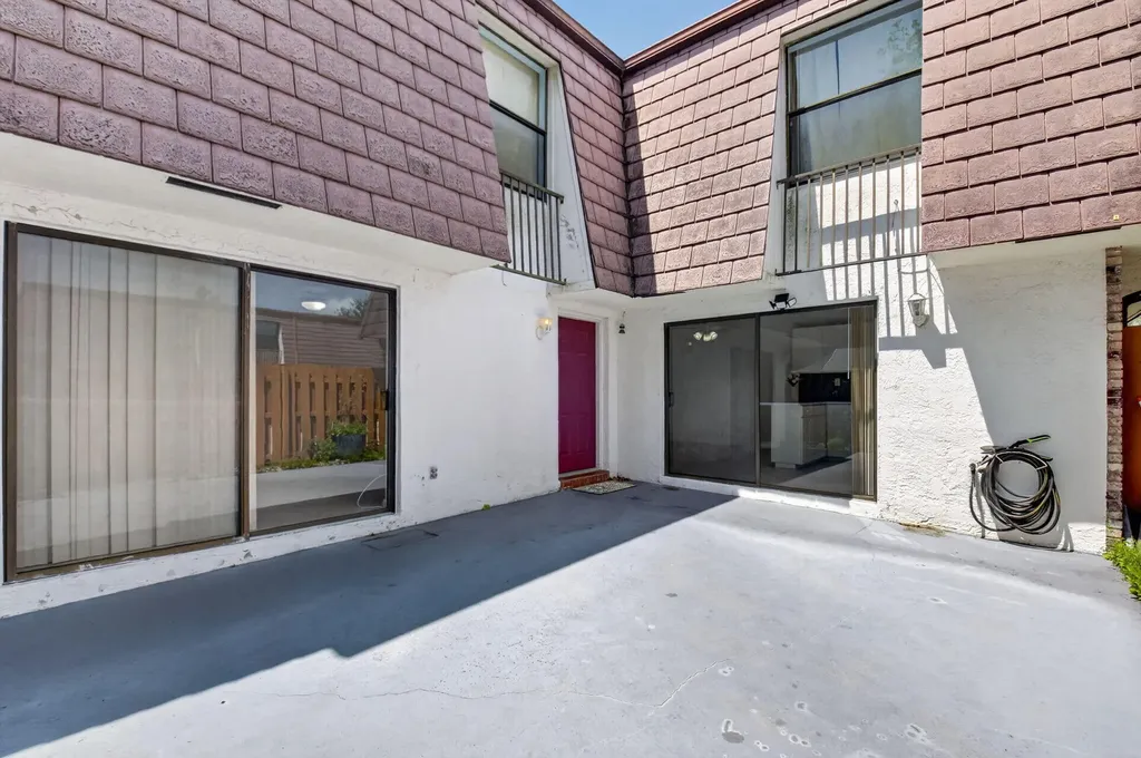 7582 Courtyard Run E Boca Raton FL 33433
