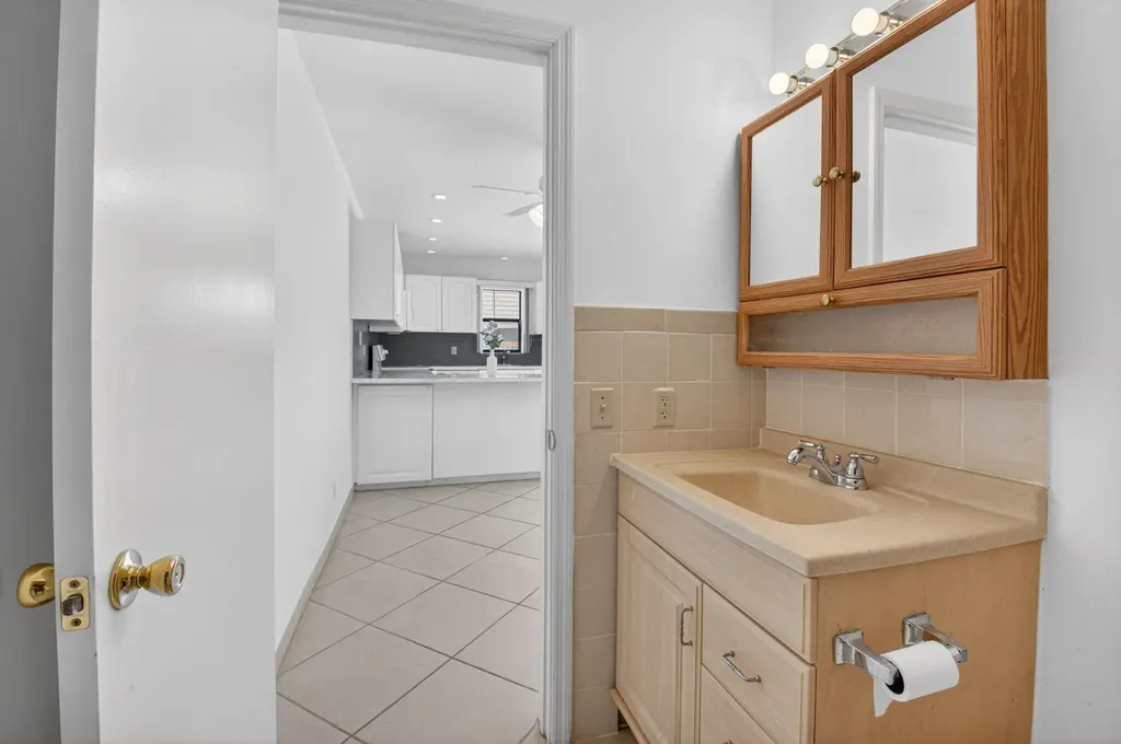 7582 Courtyard Run E Boca Raton FL 33433