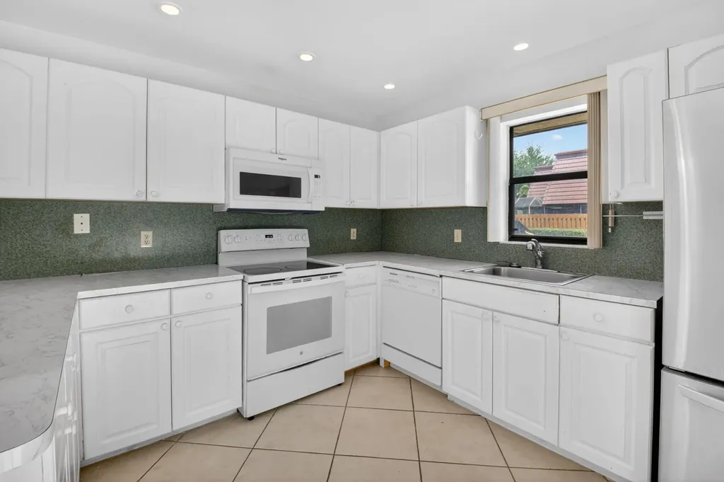 7582 Courtyard Run E Boca Raton FL 33433