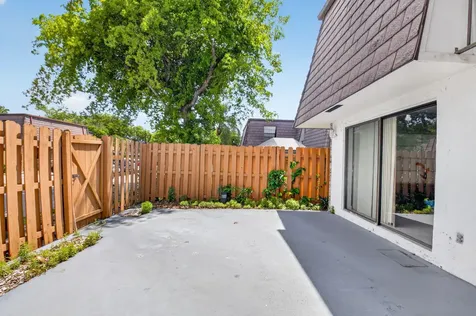 7582 Courtyard Run E Boca Raton FL 33433