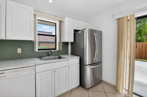 7582 Courtyard Run E Boca Raton FL 33433
