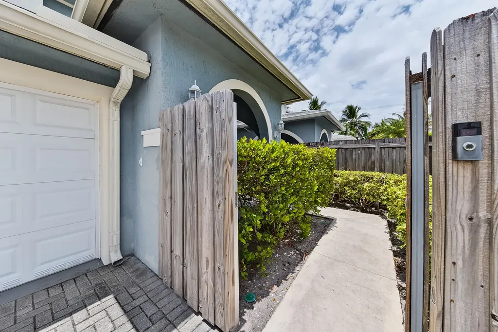 1135 NE 3rd Avenue Fort Lauderdale FL 33304