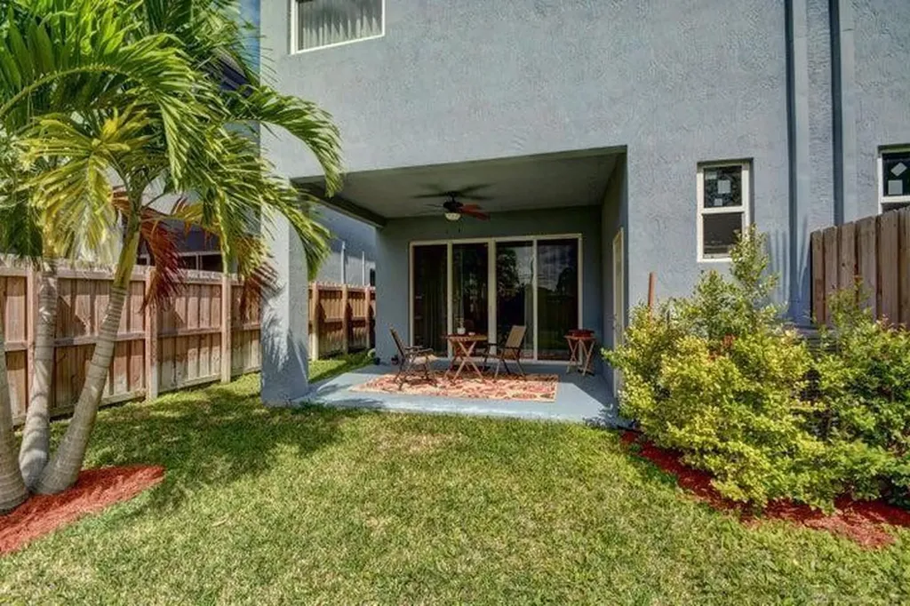 1135 NE 3rd Avenue Fort Lauderdale FL 33304
