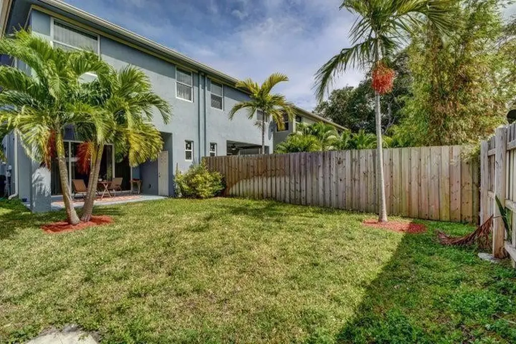 1135 NE 3rd Avenue Fort Lauderdale FL 33304