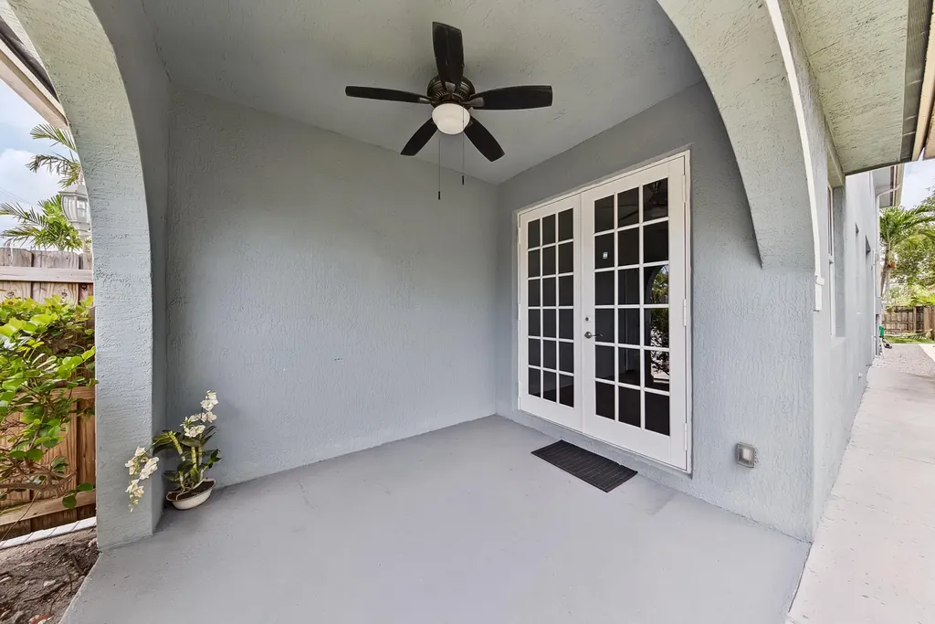 1135 NE 3rd Avenue Fort Lauderdale FL 33304