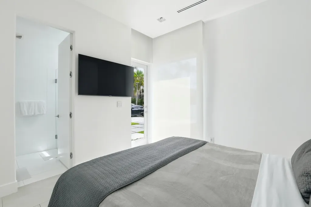 3017 N Atlantic Boulevard Fort Lauderdale FL 33308