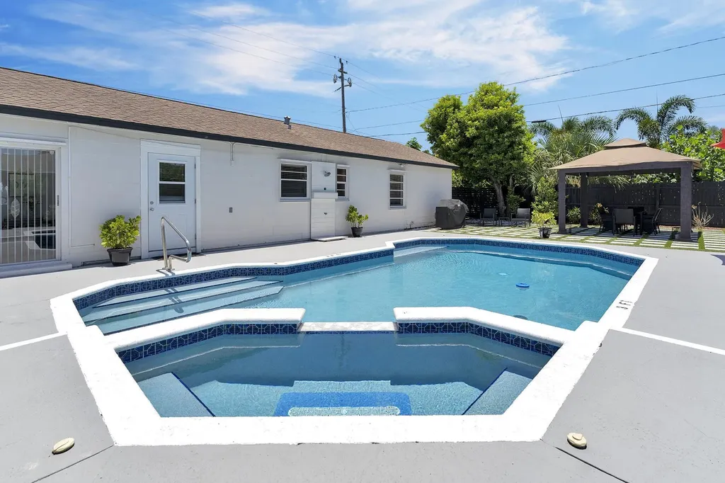 2301 Ridgeway Avenue West Palm Beach FL 33401