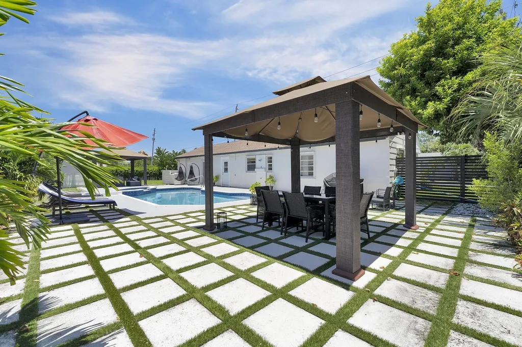 2301 Ridgeway Avenue West Palm Beach FL 33401