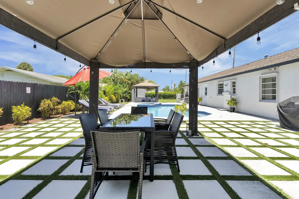 2301 Ridgeway Avenue West Palm Beach FL 33401