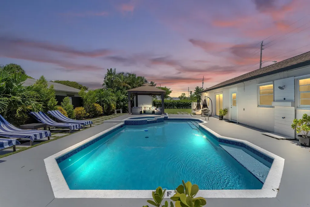 2301 Ridgeway Avenue West Palm Beach FL 33401