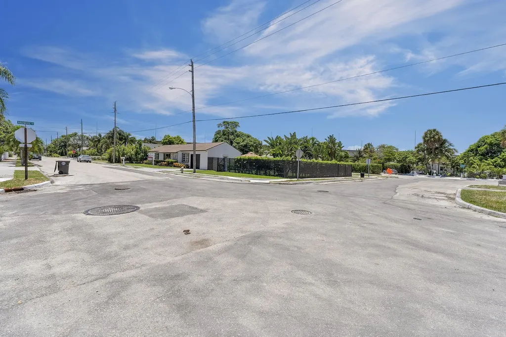 2301 Ridgeway Avenue West Palm Beach FL 33401