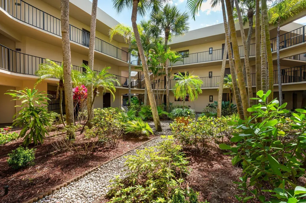 5220 Las Verdes Circle Delray Beach FL 33484