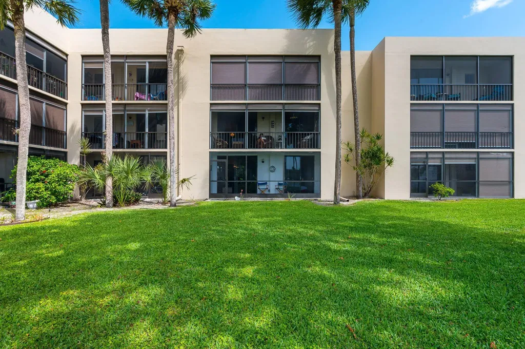 5220 Las Verdes Circle Delray Beach FL 33484