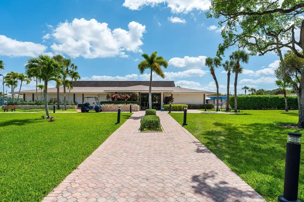 5220 Las Verdes Circle Delray Beach FL 33484