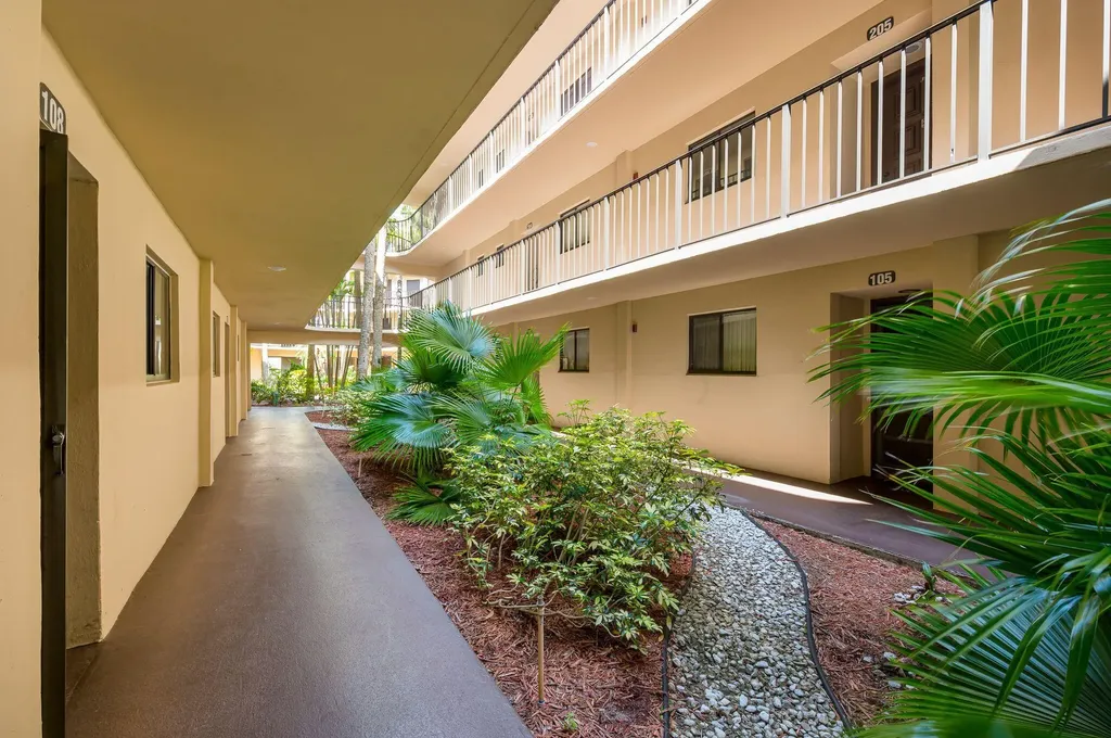 5220 Las Verdes Circle Delray Beach FL 33484