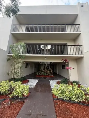 5220 Las Verdes Circle Delray Beach FL 33484