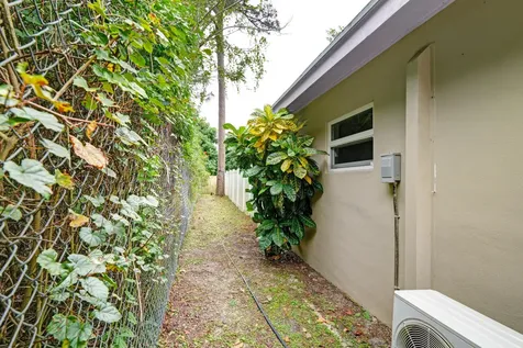 1815 S 30th Street Fort Pierce FL 34947